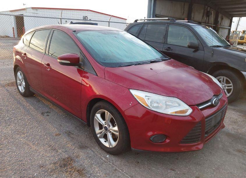 2014 Ford Focus SE (VIN 1FADP3K24EL238278) main photo