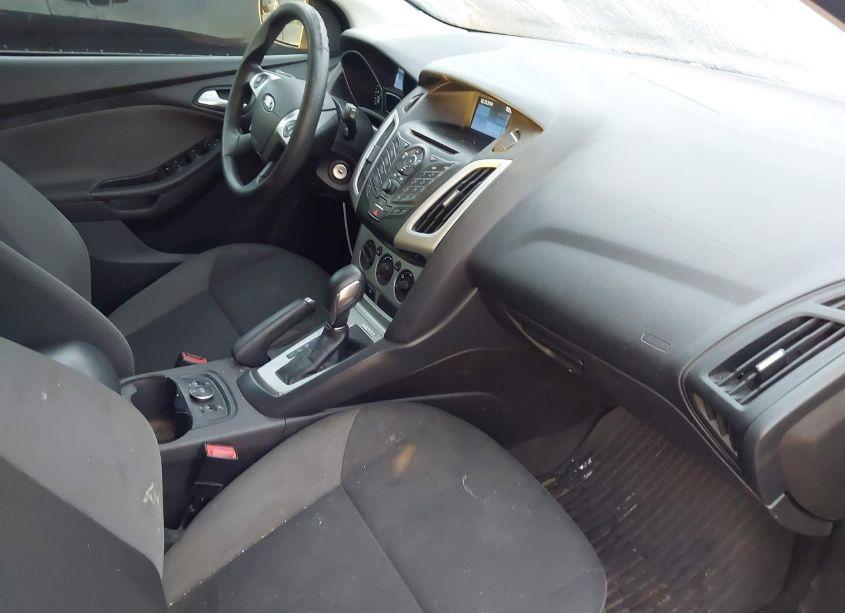Photo 5 of 2014 Ford Focus SE (VIN 1FADP3K24EL238278)