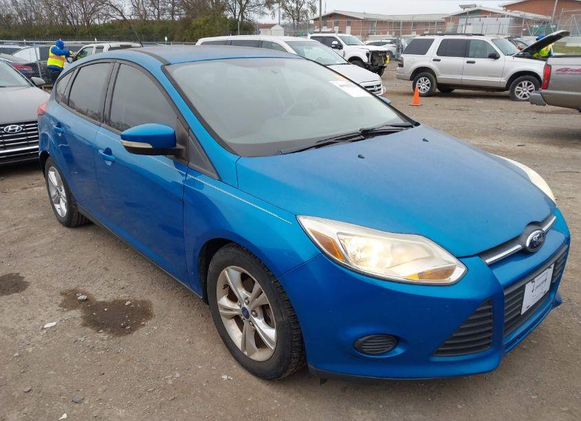 2014 Ford Focus SE (VIN 1FADP3K24EL242993) main photo