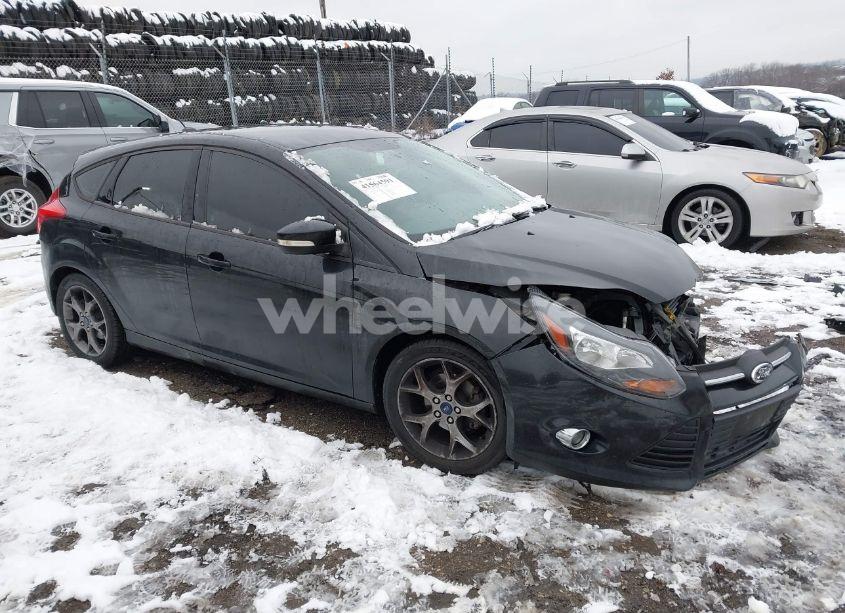 2014 Ford Focus SE (VIN 1FADP3K24EL243464) main photo