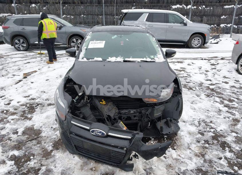 Photo 12 of 2014 Ford Focus SE (VIN 1FADP3K24EL243464)