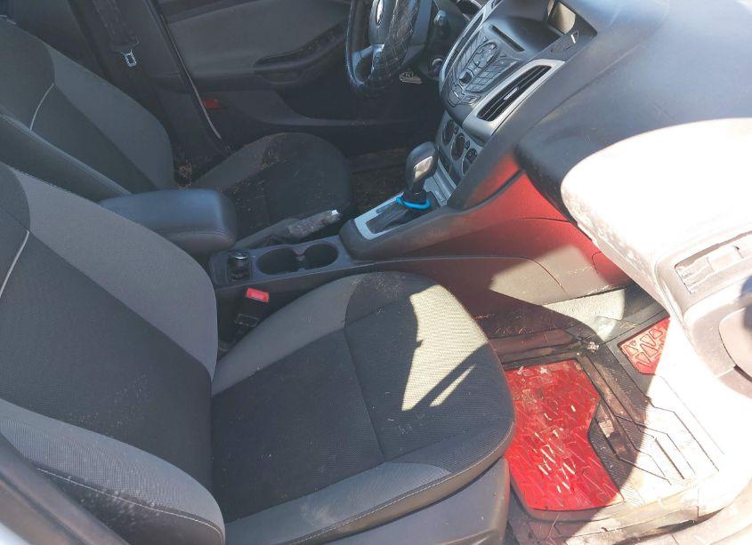 Photo 5 of 2014 Ford Focus SE (VIN 1FADP3K24EL301735)