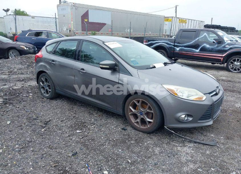 2014 Ford Focus SE (VIN 1FADP3K24EL302383) main photo