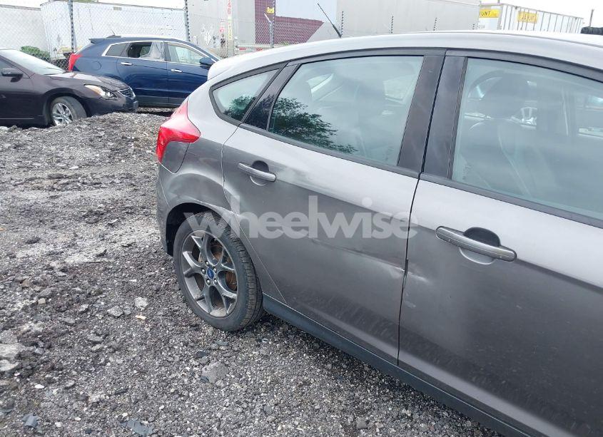 Photo 6 of 2014 Ford Focus SE (VIN 1FADP3K24EL302383)