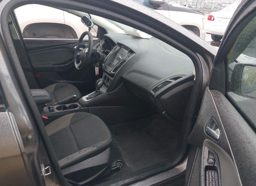 Photo 5 of 2014 Ford Focus SE (VIN 1FADP3K24EL304456)