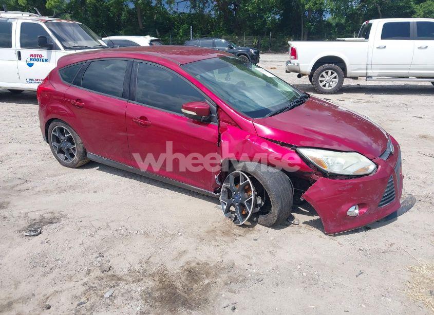 2014 Ford Focus SE (VIN 1FADP3K24EL367945) main photo