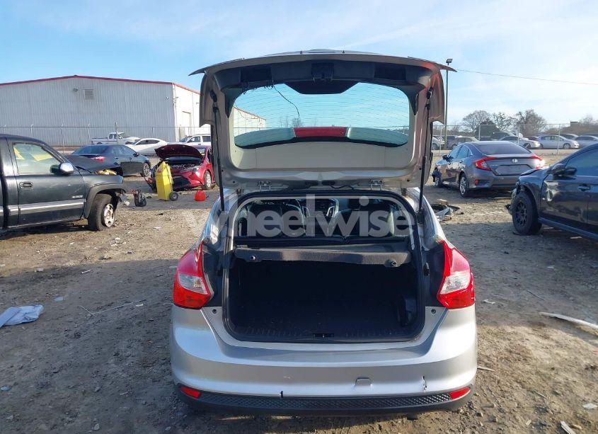 Photo 17 of 2014 Ford Focus SE (VIN 1FADP3K24EL383501)