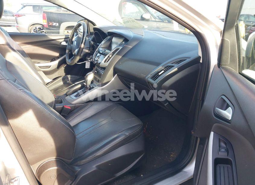 Photo 5 of 2014 Ford Focus SE (VIN 1FADP3K24EL383501)