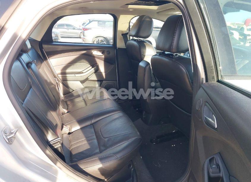 Photo 8 of 2014 Ford Focus SE (VIN 1FADP3K24EL383501)