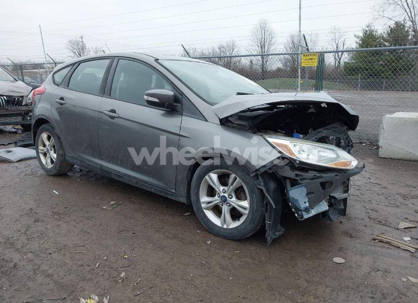 2014 Ford Focus SE (VIN 1FADP3K24EL389167) main photo