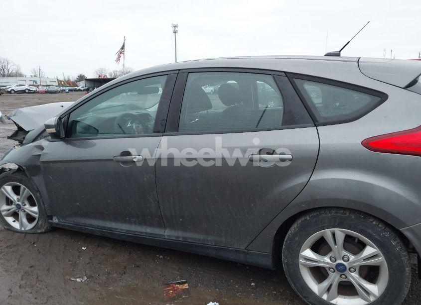 Photo 15 of 2014 Ford Focus SE (VIN 1FADP3K24EL389167)