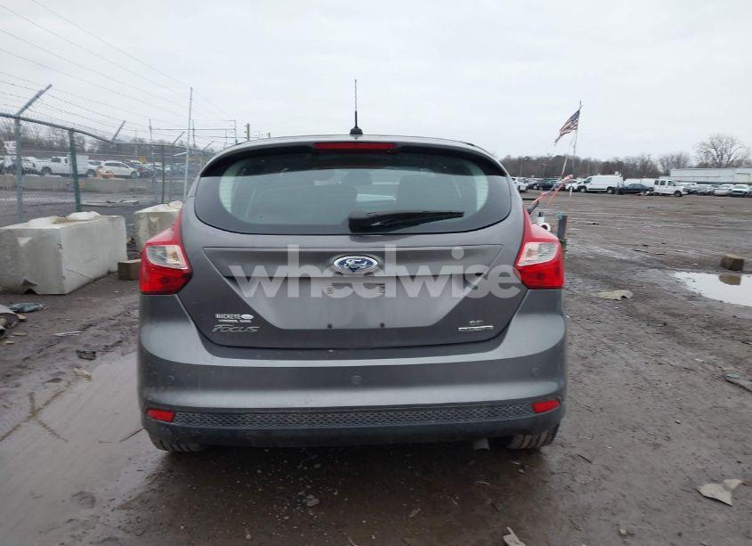 Photo 17 of 2014 Ford Focus SE (VIN 1FADP3K24EL389167)