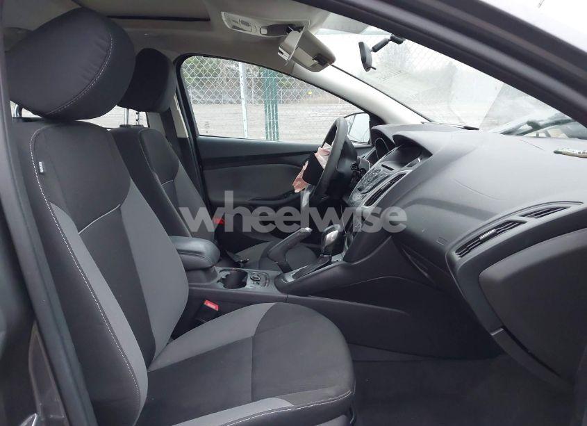 Photo 5 of 2014 Ford Focus SE (VIN 1FADP3K24EL389167)