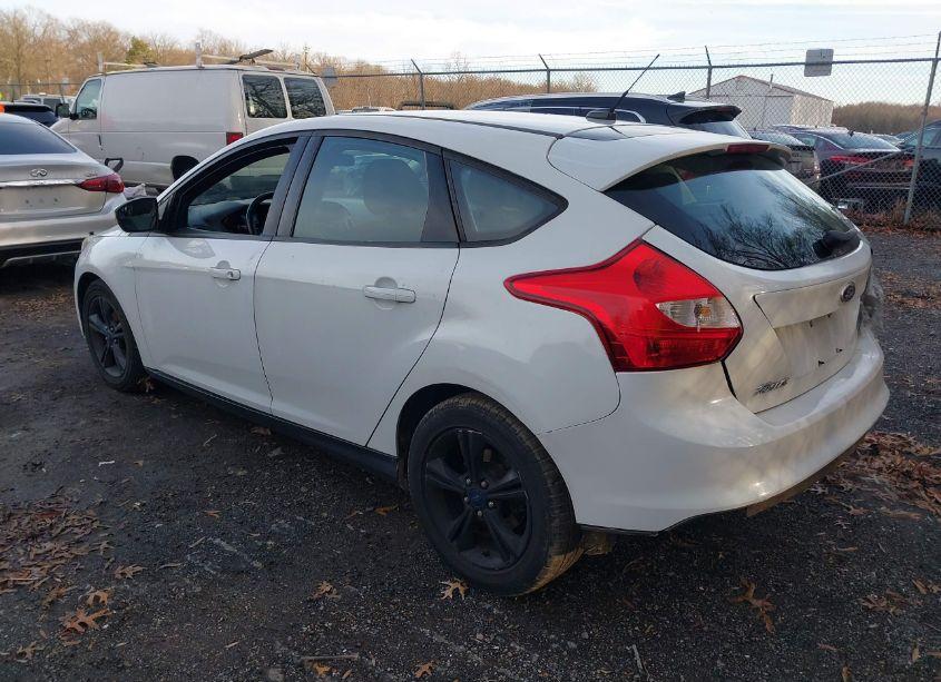 Photo 3 of 2014 Ford Focus SE (VIN 1FADP3K24EL395728)