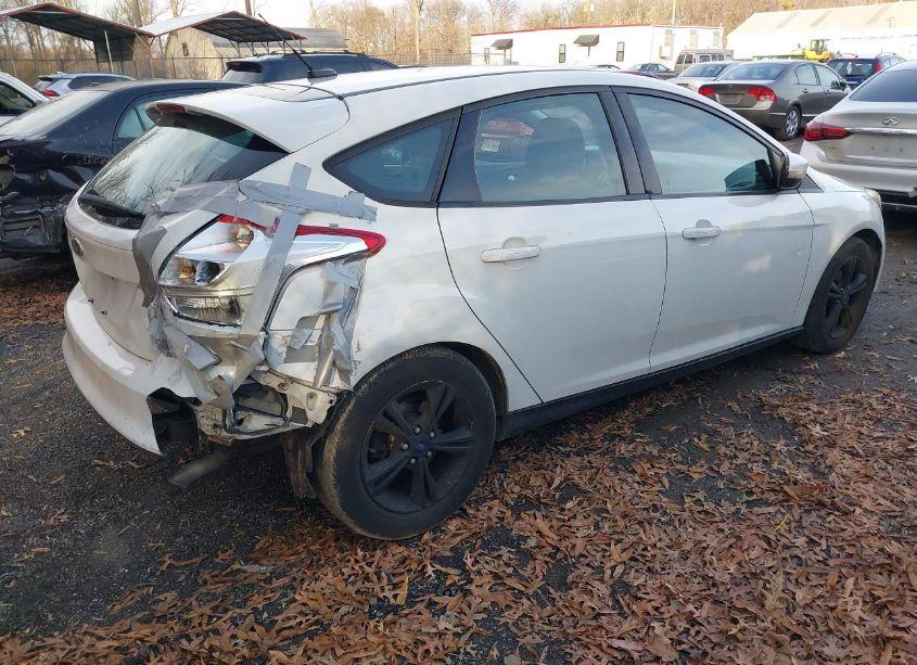 Photo 4 of 2014 Ford Focus SE (VIN 1FADP3K24EL395728)