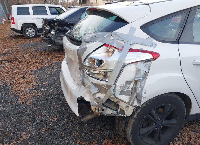 Photo 6 of 2014 Ford Focus SE (VIN 1FADP3K24EL395728)