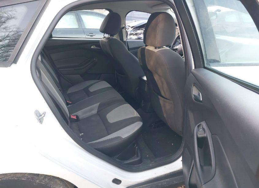 Photo 8 of 2014 Ford Focus SE (VIN 1FADP3K24EL395728)