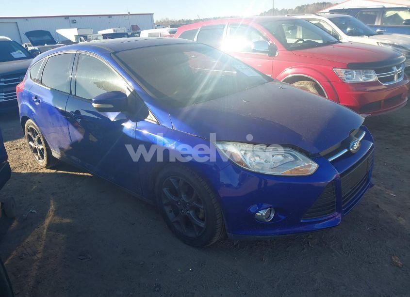 2014 Ford Focus SE (VIN 1FADP3K24EL403004) main photo