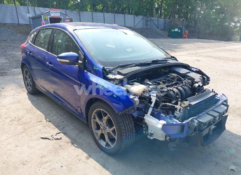 2014 Ford Focus SE (VIN 1FADP3K24EL404850) main photo