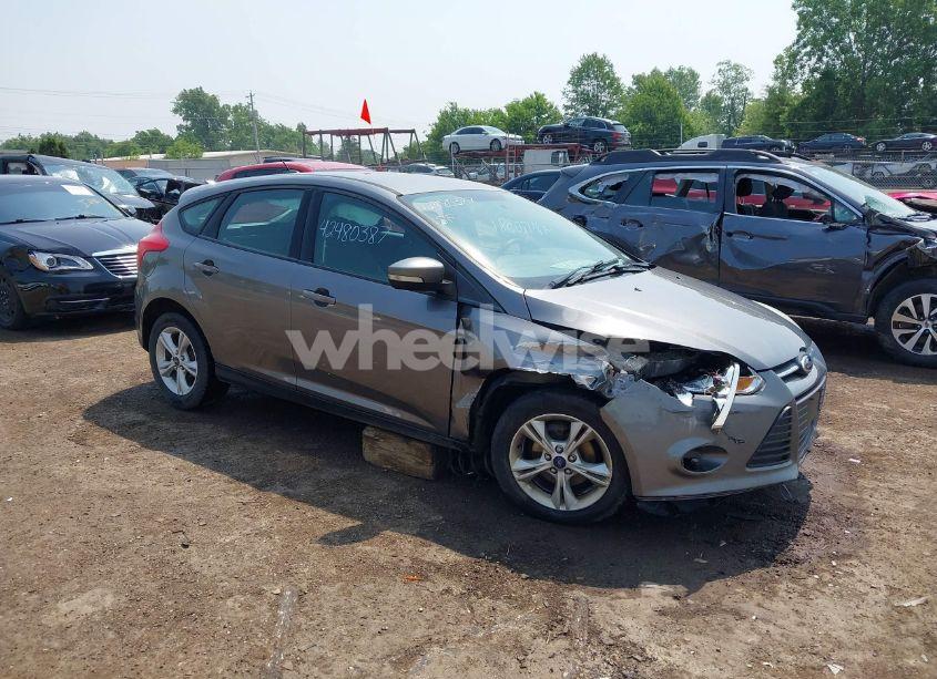 2014 Ford Focus SE (VIN 1FADP3K24EL411488) main photo