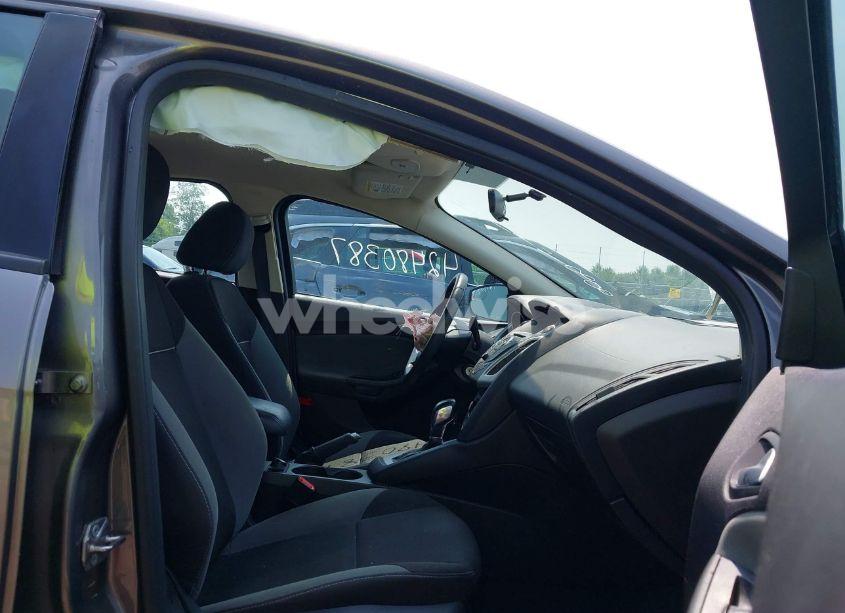 Photo 5 of 2014 Ford Focus SE (VIN 1FADP3K24EL411488)