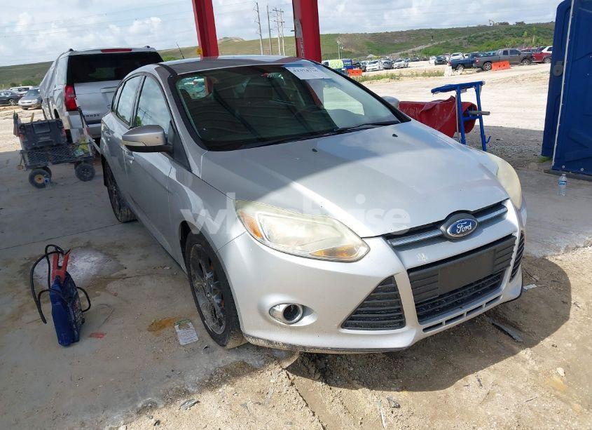 2014 Ford Focus SE (VIN 1FADP3K24EL443910) main photo