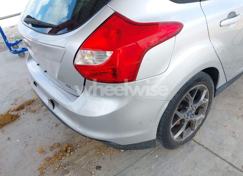 Photo 13 of 2014 Ford Focus SE (VIN 1FADP3K24EL443910)