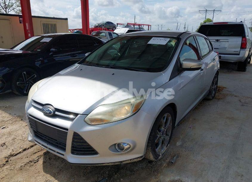 Photo 2 of 2014 Ford Focus SE (VIN 1FADP3K24EL443910)