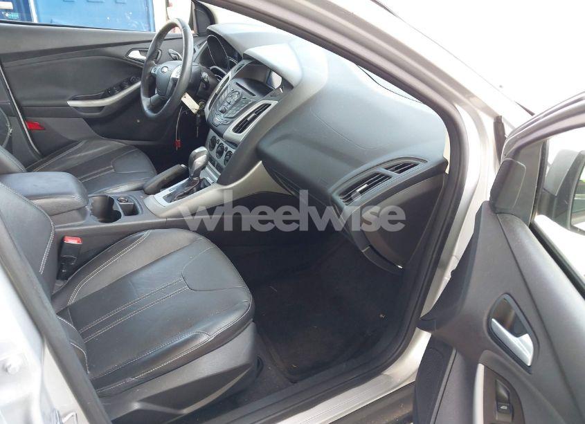 Photo 5 of 2014 Ford Focus SE (VIN 1FADP3K24EL443910)