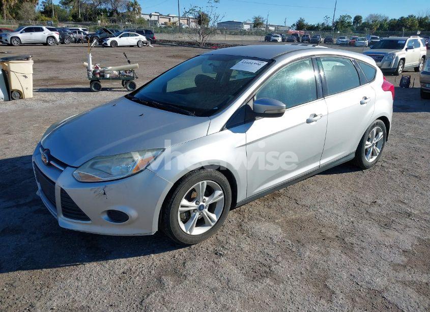 Photo 2 of 2014 Ford Focus SE (VIN 1FADP3K24EL447259)