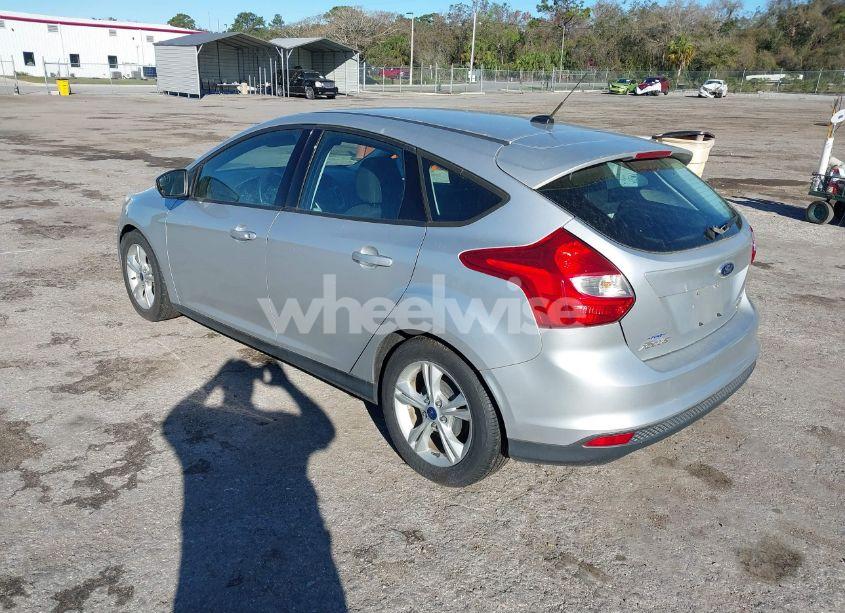 Photo 3 of 2014 Ford Focus SE (VIN 1FADP3K24EL447259)