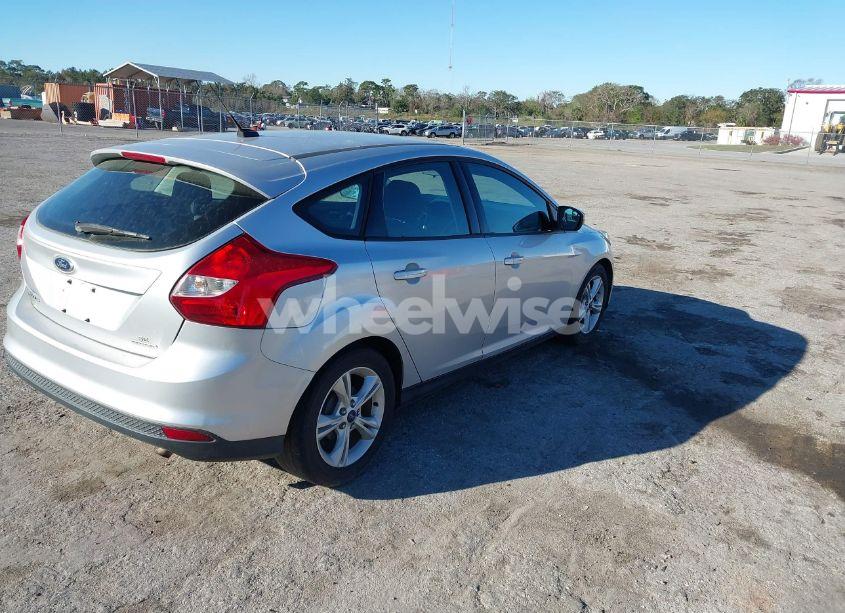 Photo 4 of 2014 Ford Focus SE (VIN 1FADP3K24EL447259)