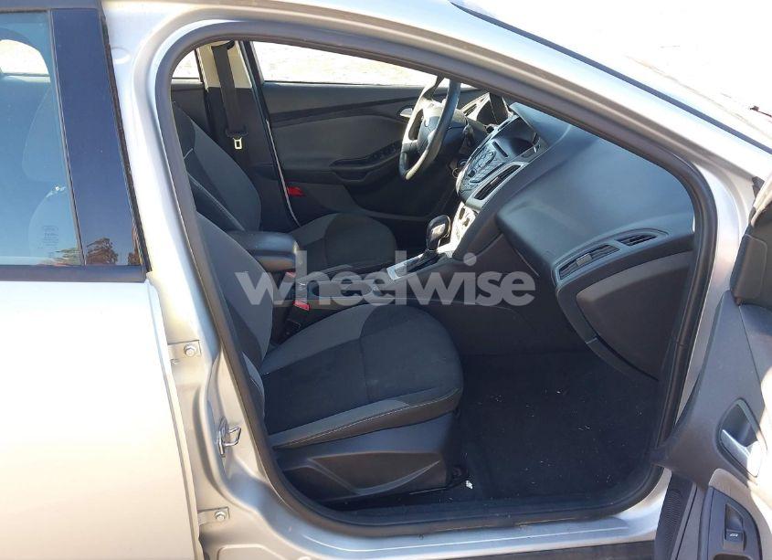 Photo 5 of 2014 Ford Focus SE (VIN 1FADP3K24EL447259)