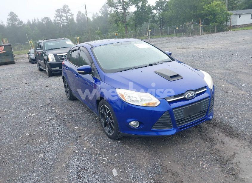 2014 Ford Focus SE (VIN 1FADP3K24EL463722) main photo
