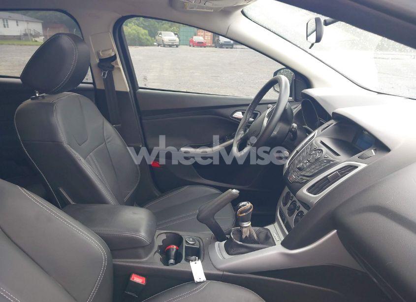 Photo 5 of 2014 Ford Focus SE (VIN 1FADP3K24EL463722)