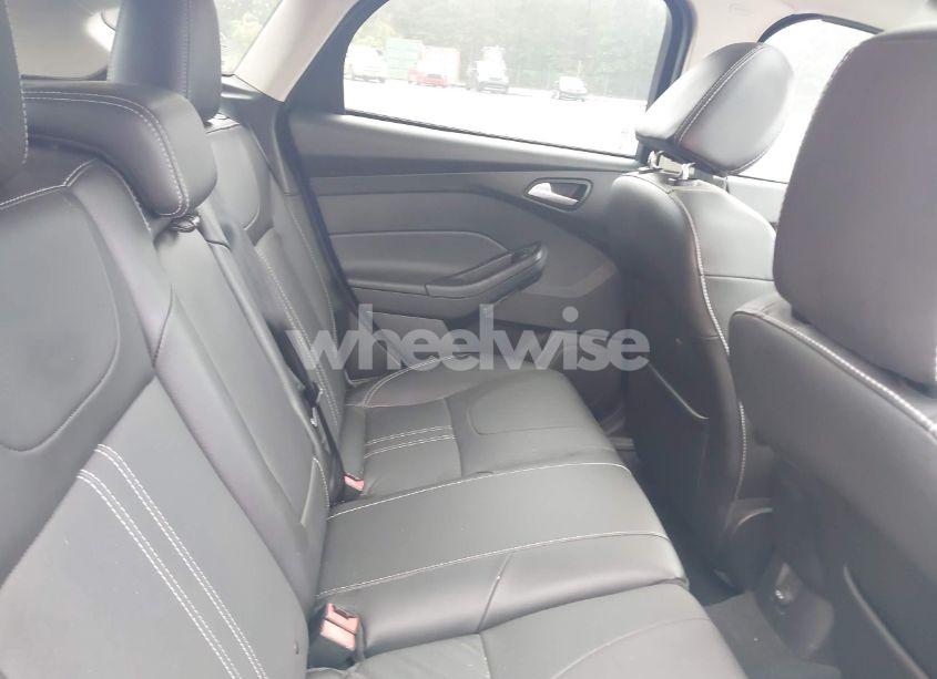 Photo 8 of 2014 Ford Focus SE (VIN 1FADP3K24EL463722)