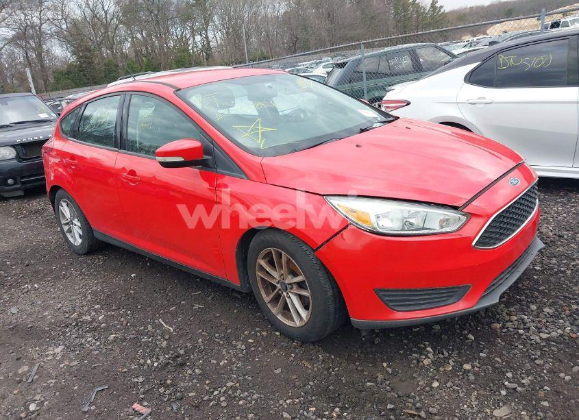 2015 Ford Focus SE (VIN 1FADP3K24FL241988) main photo