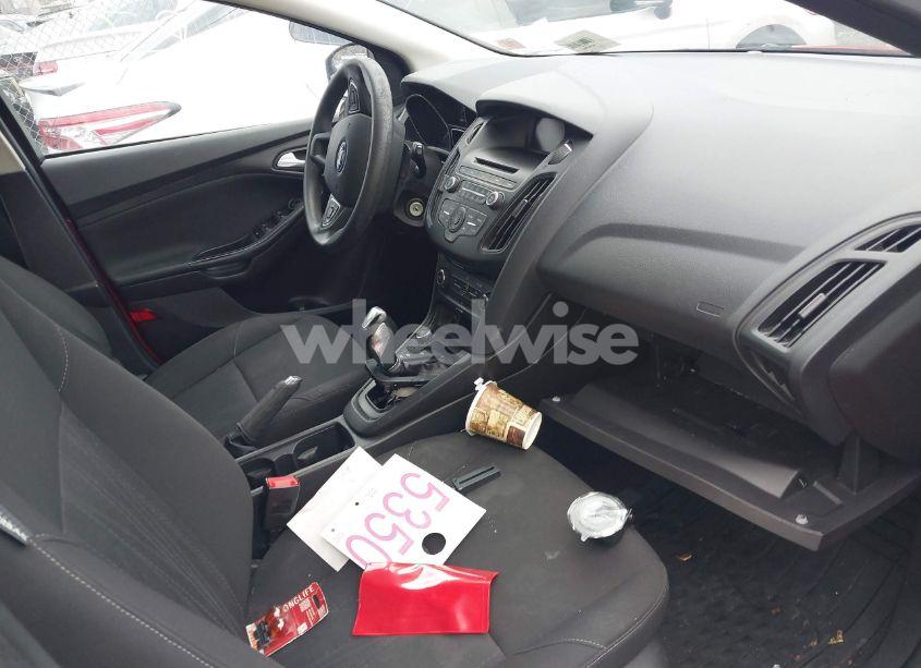 Photo 5 of 2015 Ford Focus SE (VIN 1FADP3K24FL241988)