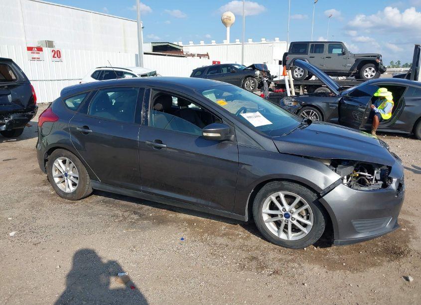 Photo 14 of 2015 Ford Focus SE (VIN 1FADP3K24FL263392)