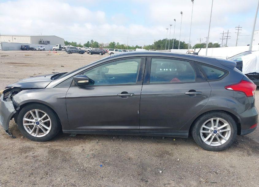 Photo 15 of 2015 Ford Focus SE (VIN 1FADP3K24FL263392)