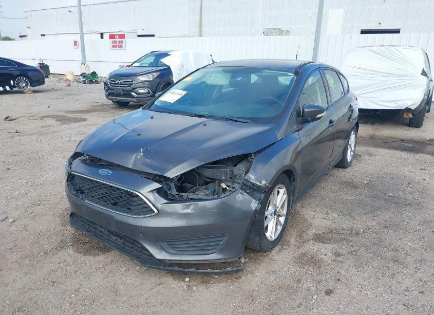 Photo 2 of 2015 Ford Focus SE (VIN 1FADP3K24FL263392)