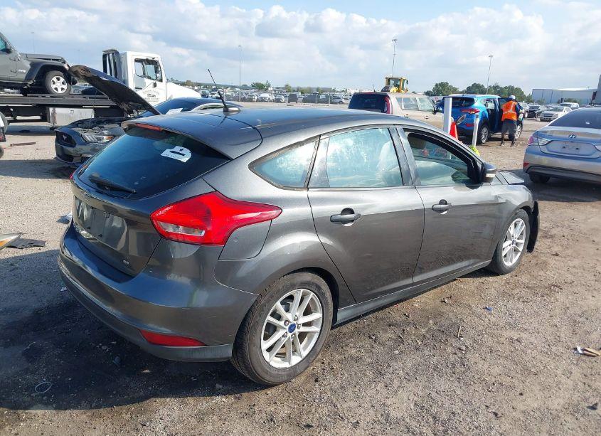 Photo 4 of 2015 Ford Focus SE (VIN 1FADP3K24FL263392)