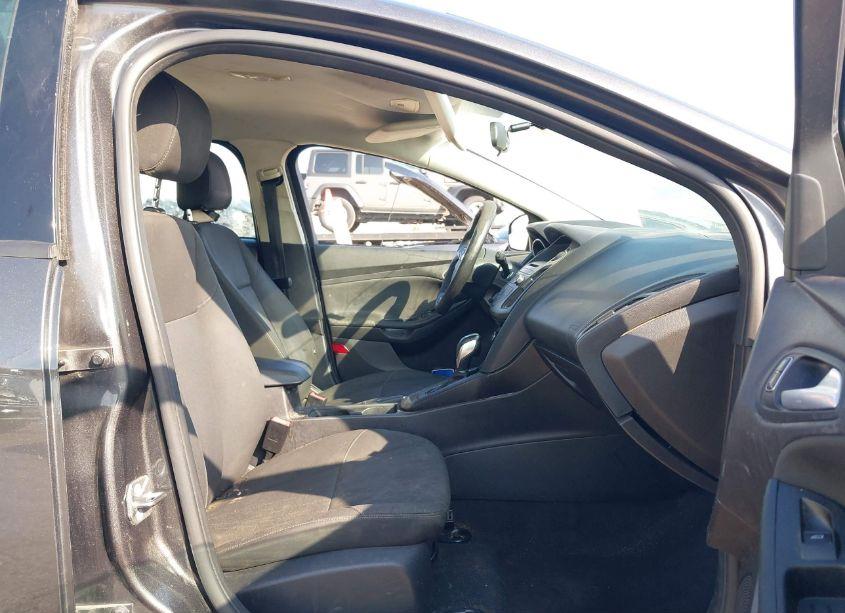 Photo 5 of 2015 Ford Focus SE (VIN 1FADP3K24FL263392)