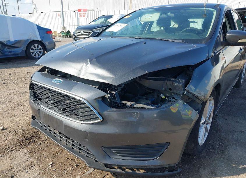 Photo 6 of 2015 Ford Focus SE (VIN 1FADP3K24FL263392)