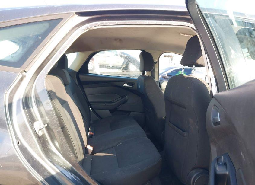 Photo 8 of 2015 Ford Focus SE (VIN 1FADP3K24FL263392)