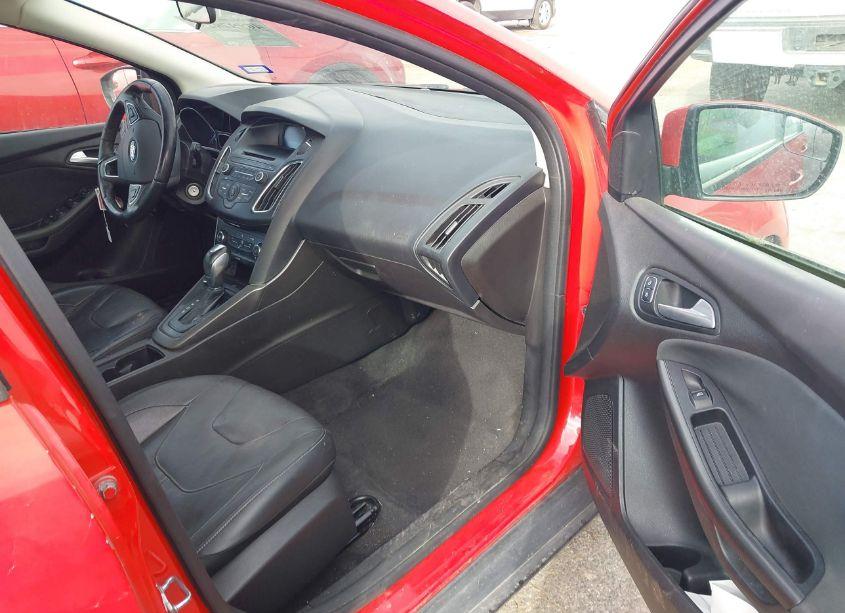 Photo 5 of 2015 Ford Focus SE (VIN 1FADP3K24FL327365)