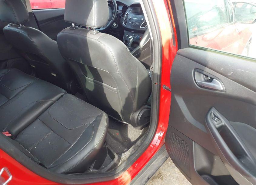 Photo 8 of 2015 Ford Focus SE (VIN 1FADP3K24FL327365)