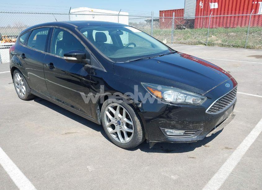 2015 Ford Focus SE (VIN 1FADP3K24FL361368) main photo