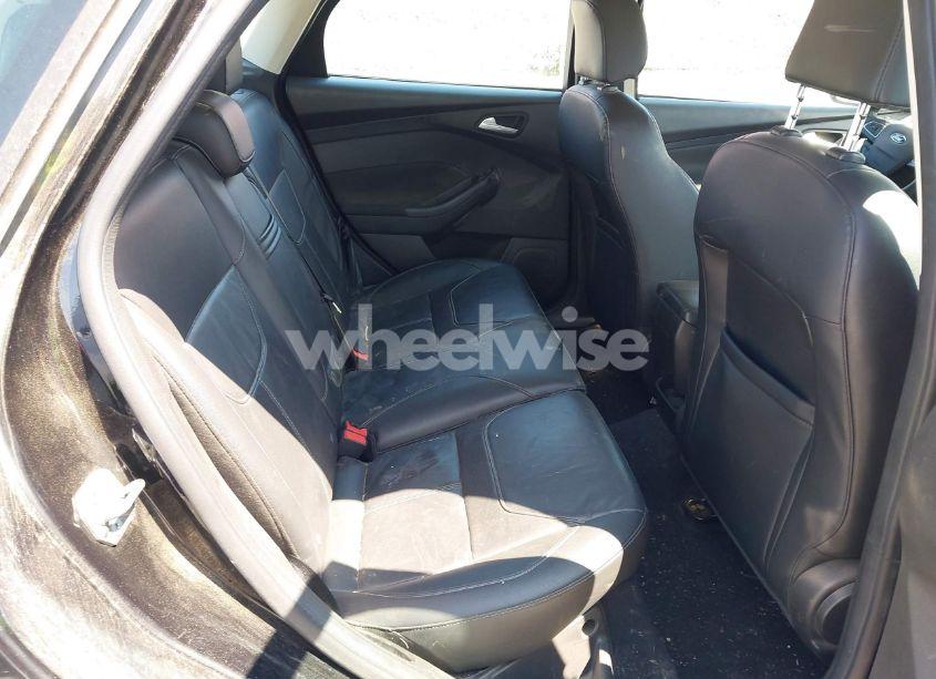 Photo 8 of 2015 Ford Focus SE (VIN 1FADP3K24FL361368)