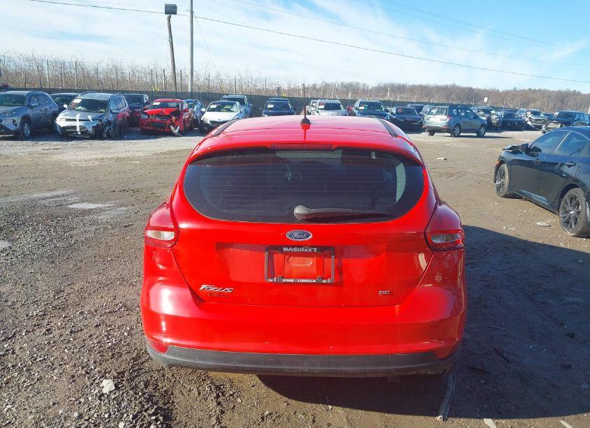 Photo 16 of 2015 Ford Focus SE (VIN 1FADP3K24FL372287)